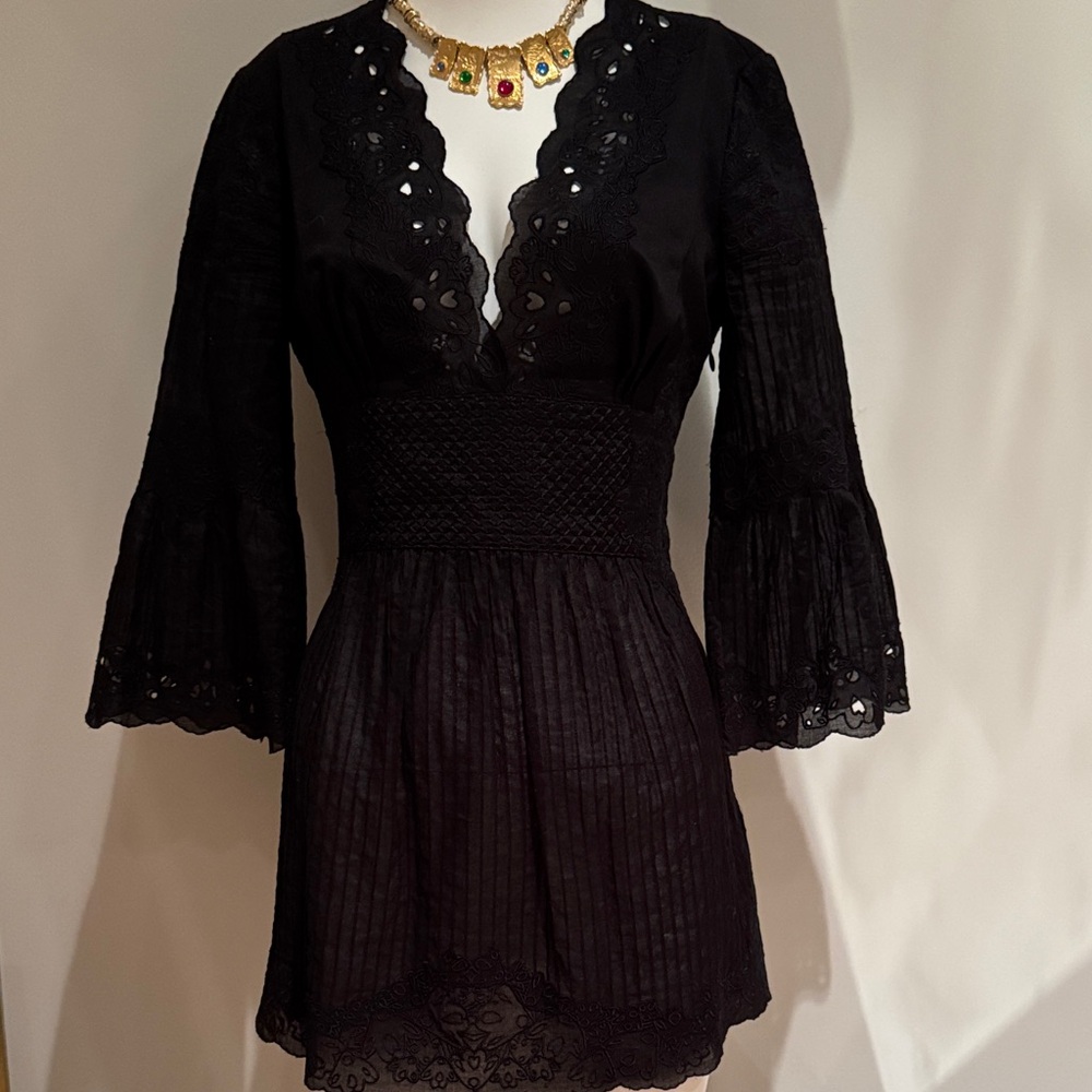 NWOT CATHERINE MALANDRINO FAVORITES BLACK DEEP PLUNGE COTTON TOP EMBROIDERED 4